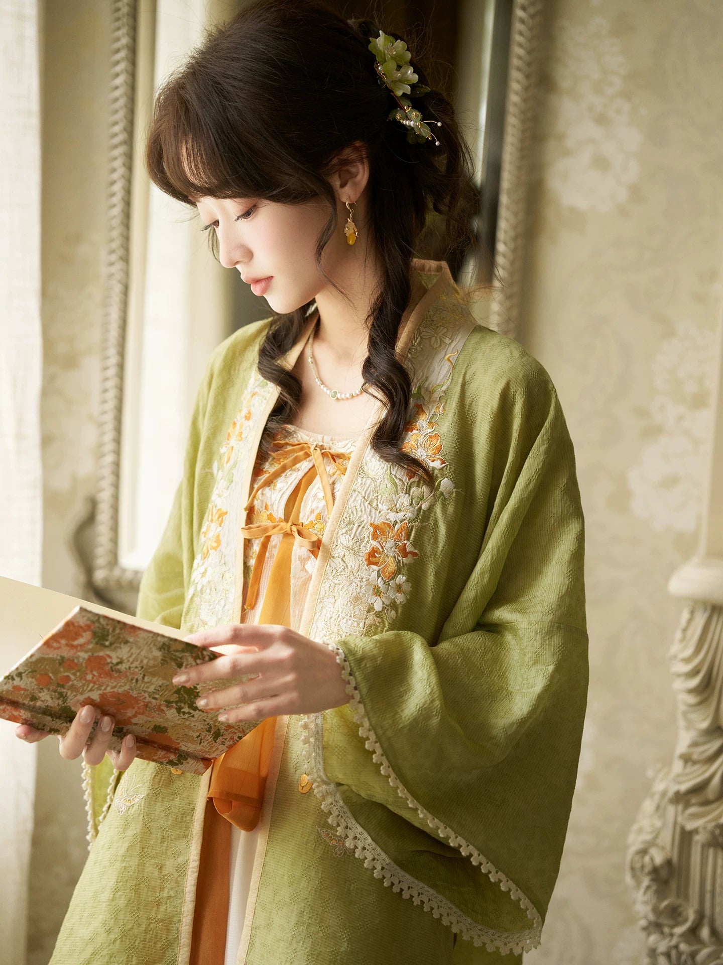 Dai Chun Feng : Wait Spring Wind