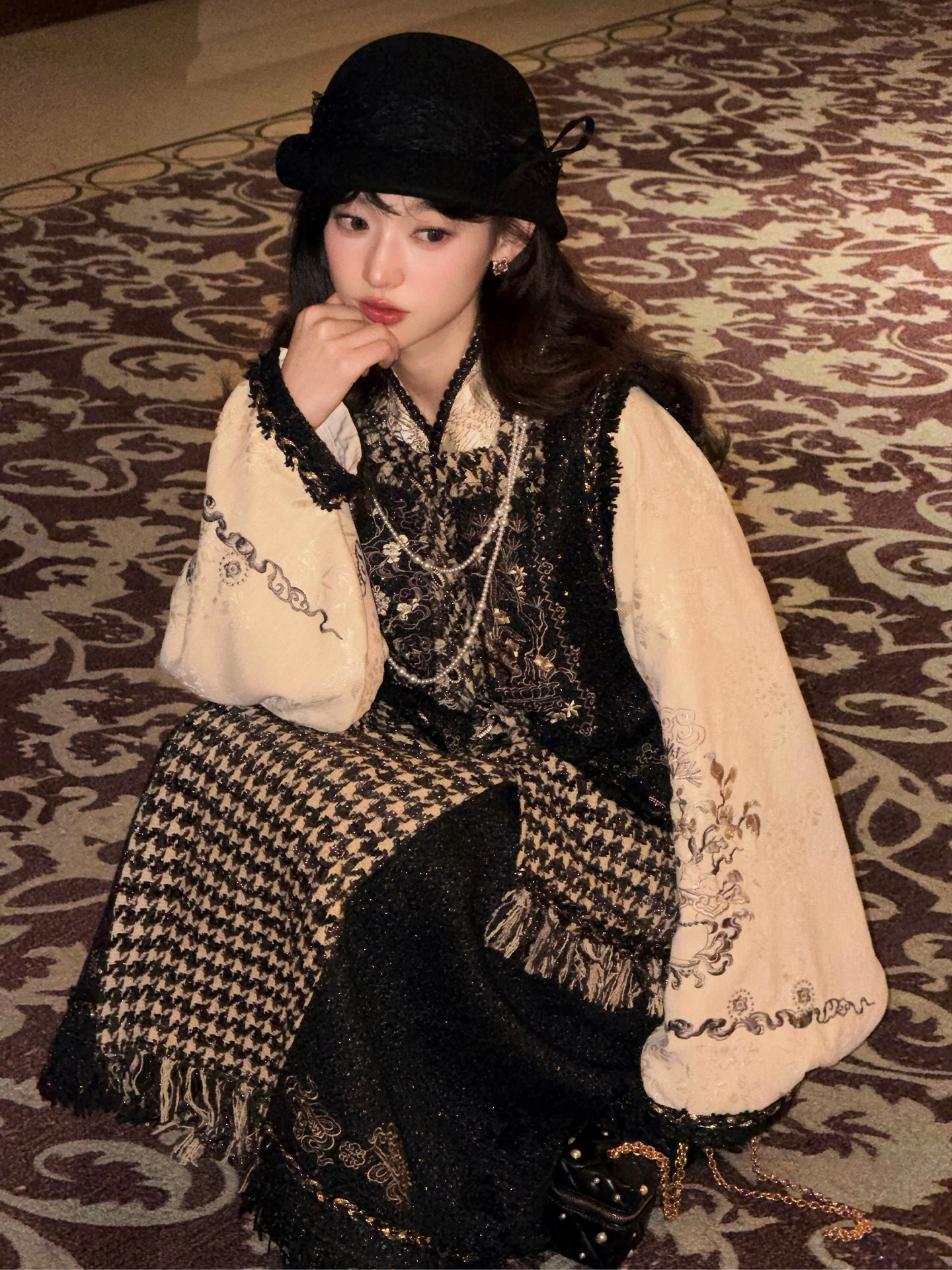 Jin Mo Song Yan : Golden Ink Pine Smoke