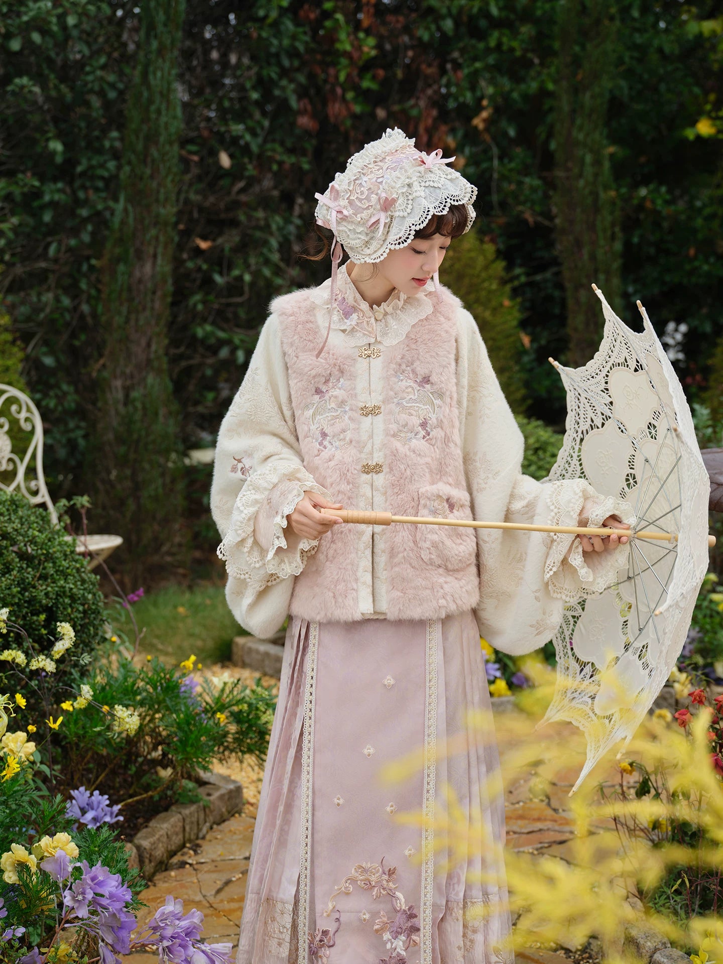 Bai Ma Zhao Hua : White Morning Blossom