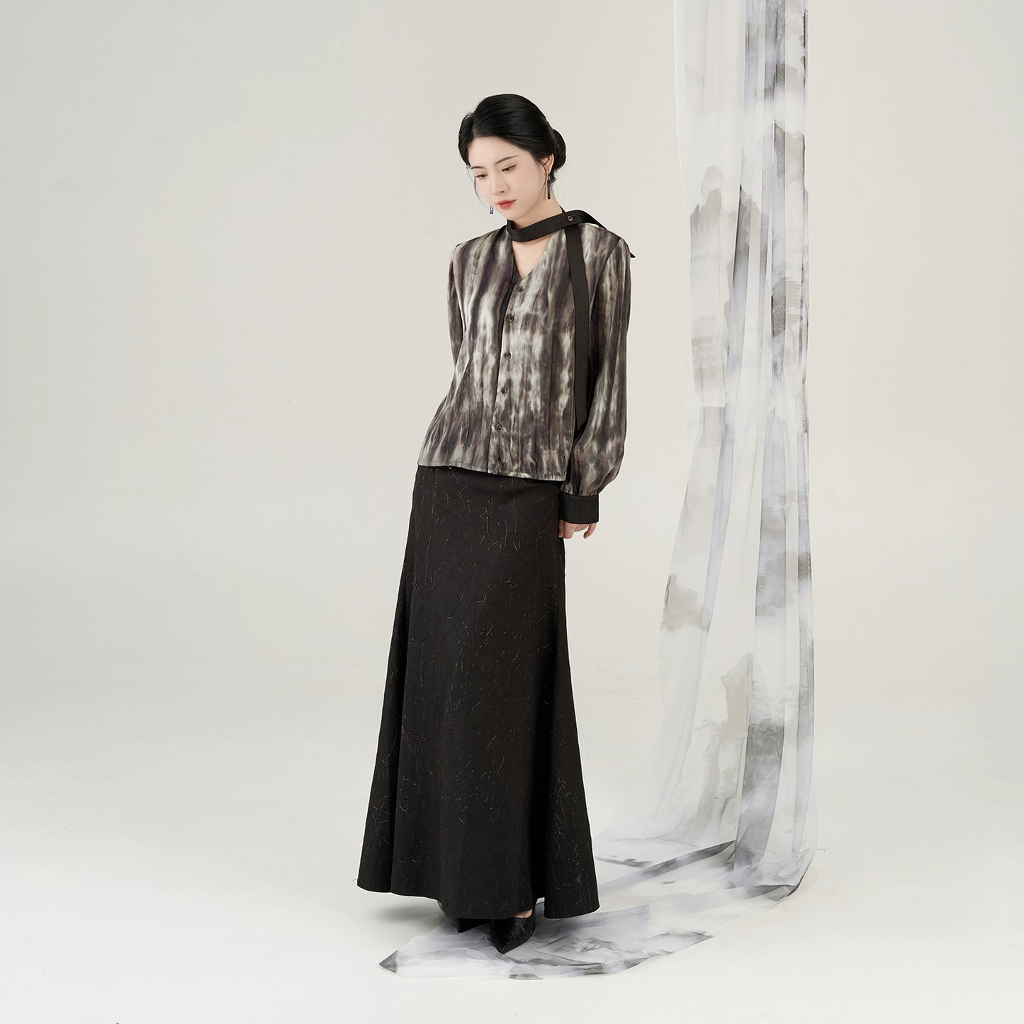 Weaving Modern Hanfu Dusk in Xilou