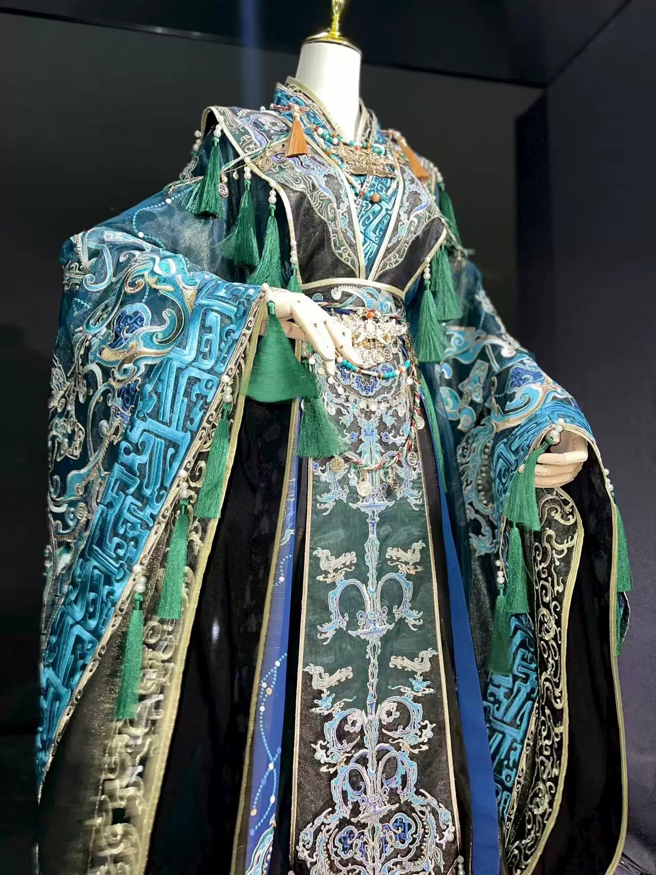 Haute Couture Series Woven Fabric Embroidered Hanfu Qing Huan Bronze Sacred Tree Wei Jin