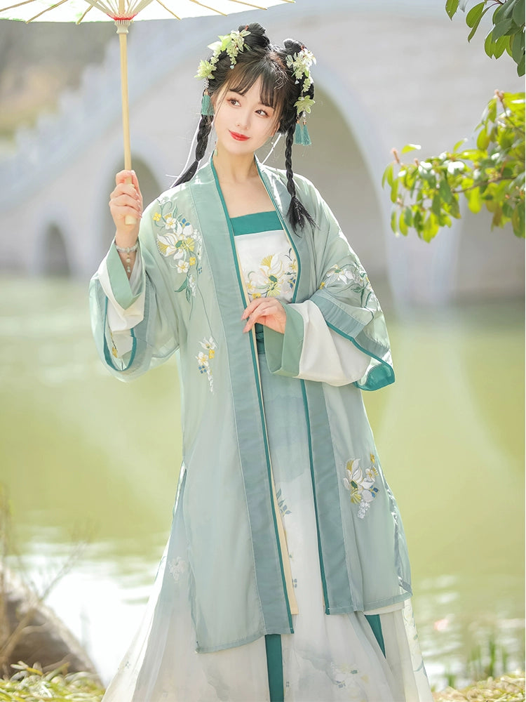 Song Dynasty original Hanfu for women Long gown with front opening 子衿