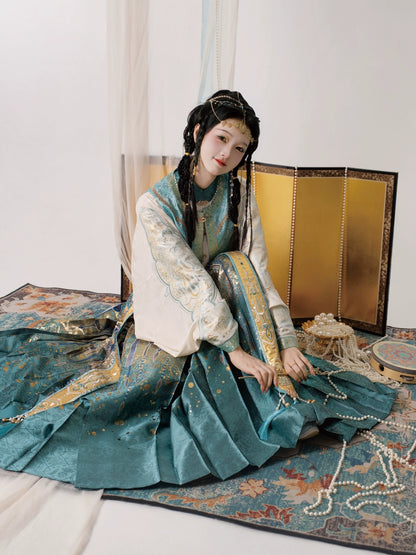 Lookbook Series Glass lamp Autumn Ming Hanfu