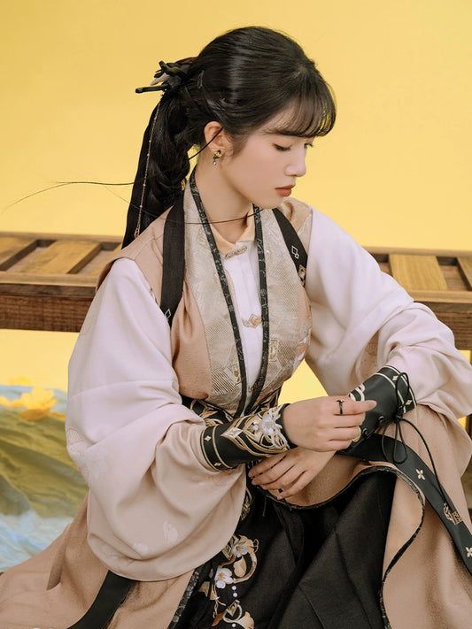 Cangjian Sata Jinfeng : Sheathed Edge Gilded Gale Stride