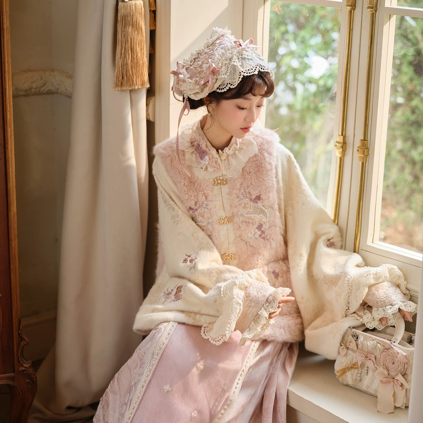 Bai Ma Zhao Hua : White Morning Blossom