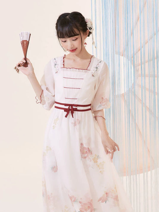 Banzhan Hong : Half-Unfurled Crimson