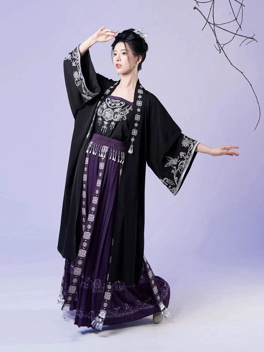 Weaving Modern Hanfu Yanyan Silver Bell