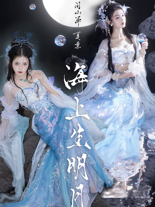 Cloud-Kissing Nature Series The Moon Rises Over the Sea Hanfu