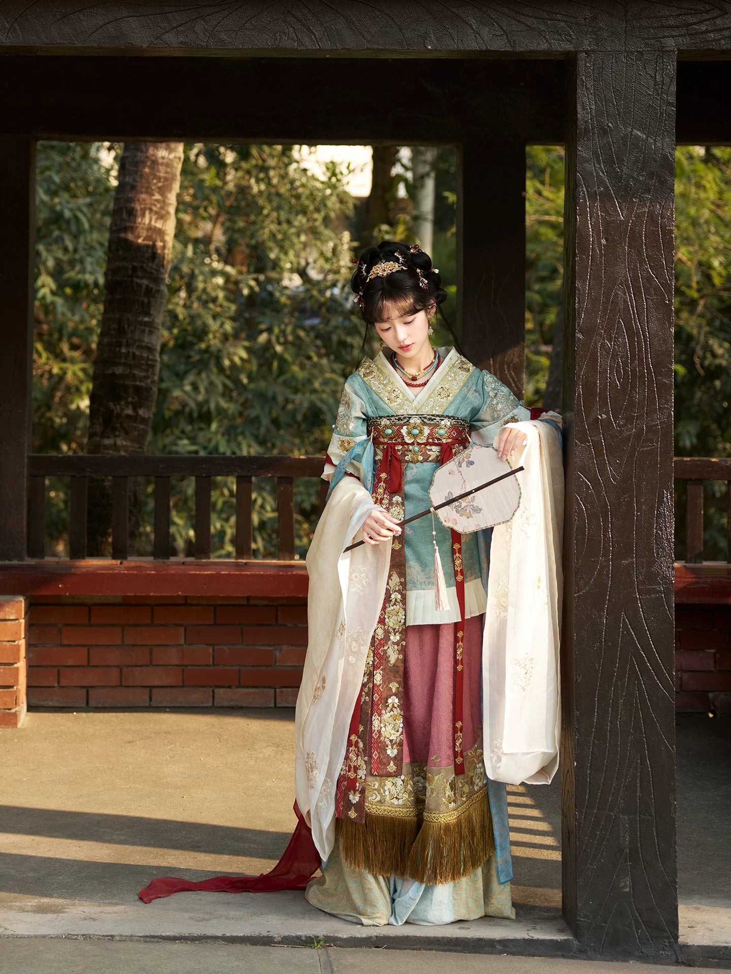 Qing Luan Bao Ping : Azure Phoenix Treasure Vase