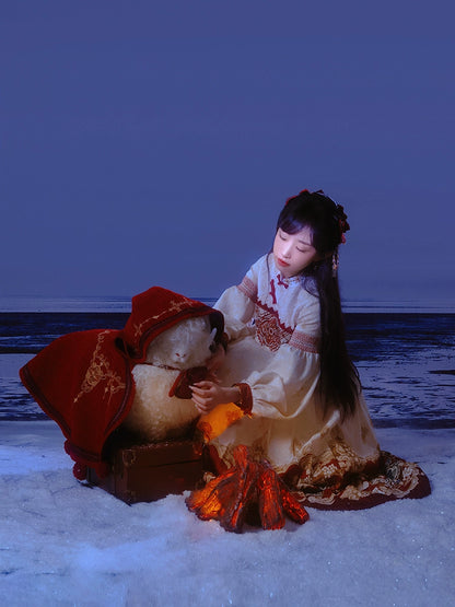 Hongyu Yao : Vermilion Jade Ballad-Cape