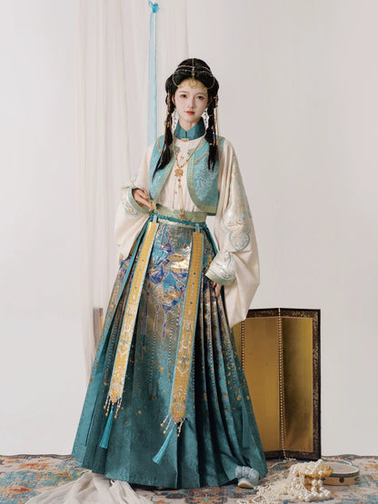 Lookbook Series Glass lamp Autumn Ming Hanfu