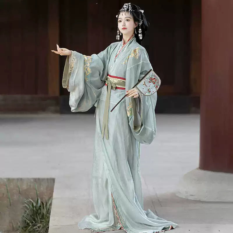 Qin Han Dynasty Female Costume recreates Warring States Robe