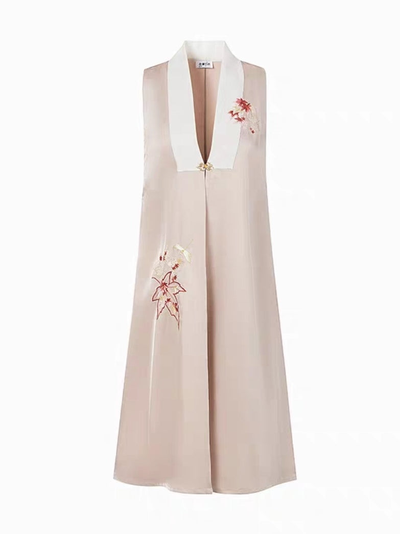 Pink modern Hanfu dress featuring a stylish and elegant design with intricate embroidery and traditional Chinese accents. Perfect for special events or cultural celebrations. Exudes sophistication and femininity in a contemporary take on traditional Hanfu attire.